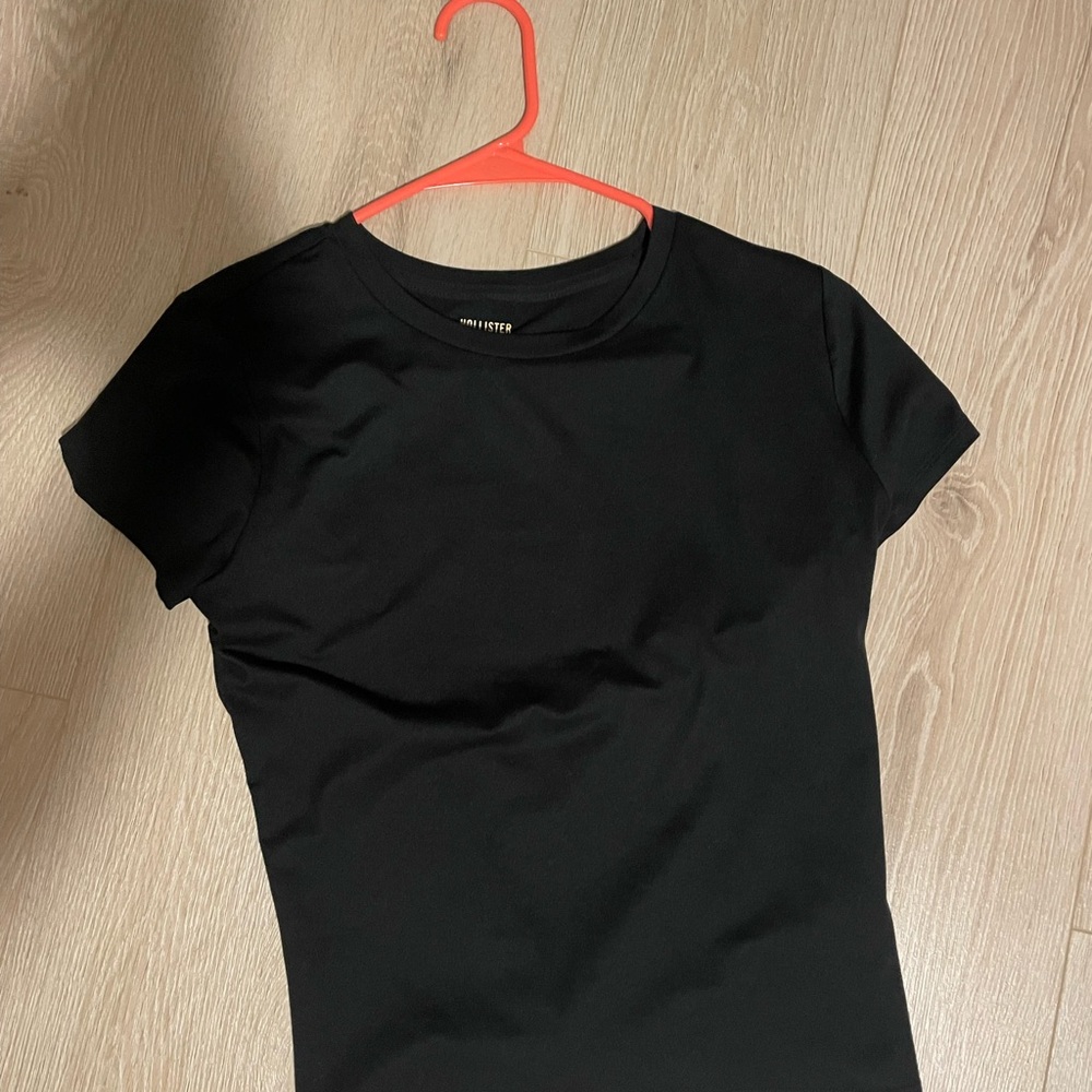 Hollister Black Short Sleeve Crewneck Tee